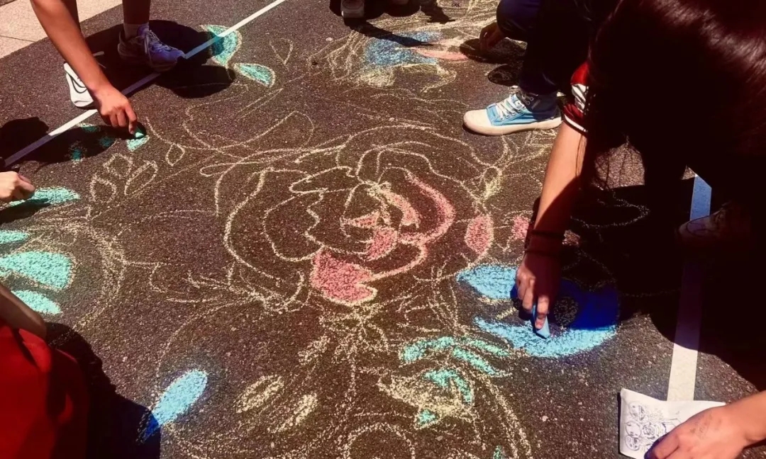 Students creating together on campus